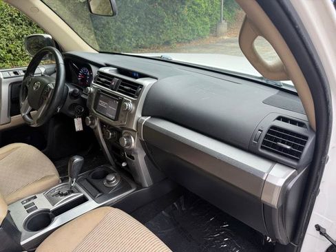 Used 2017 Toyota 4Runner SR5 AWD/4WD image 28