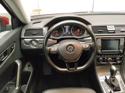 Used 2018 Volkswagen Passat 2.0T SE FWD image 22