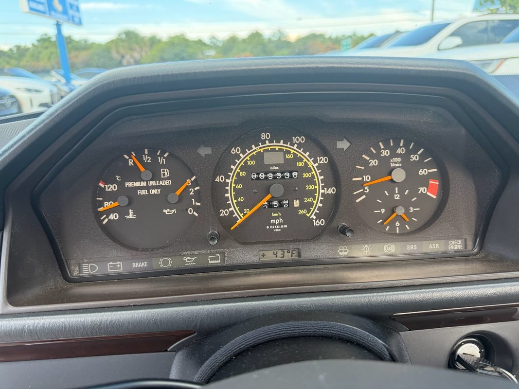 Used 1995 Mercedes-Benz E 320 Convertible image 7