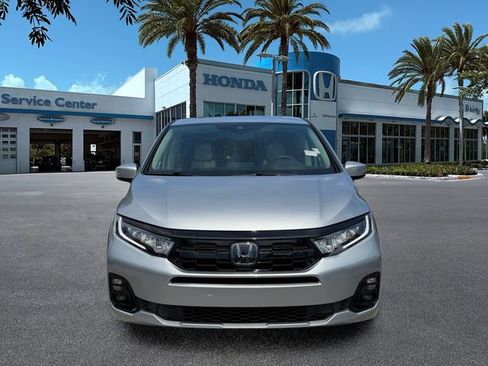 Used 2025 Honda Odyssey Elite image 3