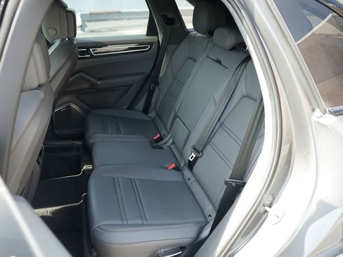 Used 2021 Porsche Cayenne GTS AWD/4WD image 38