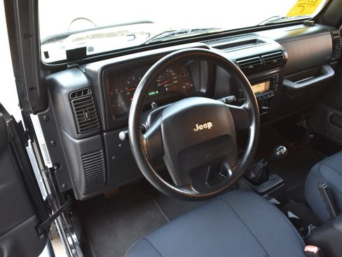 Used 2006 Jeep Wrangler X AWD/4WD image 16