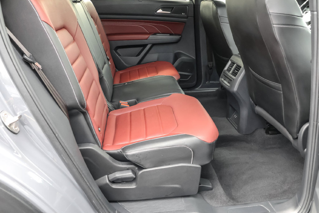 Certified 2023 Volkswagen Atlas Cross Sport SEL Premium R-Line AWD/4WD image 34