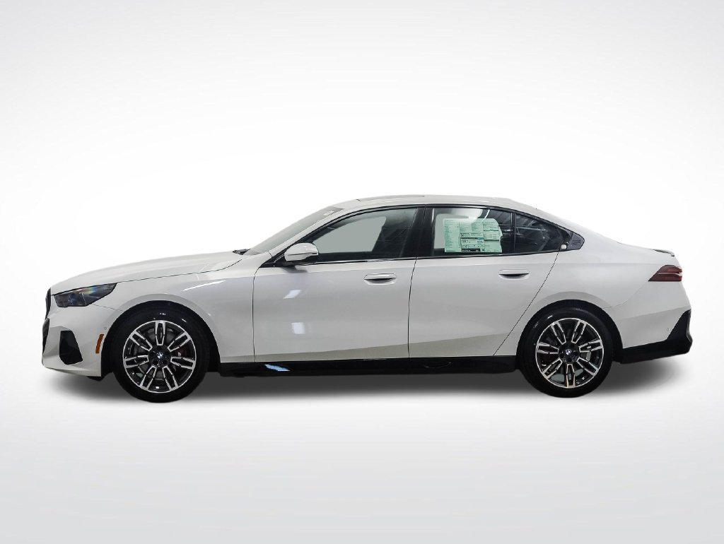 Used 2027 BMW 530i xDrive w/ M Sport Package AWD/4WD image 2