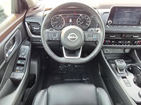 Used 2022 Nissan Rogue SV w/ SV Premium Package image 8