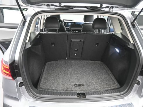 Used 2024 Volkswagen Taos SE w/ Panoramic Sunroof Package AWD/4WD image 43