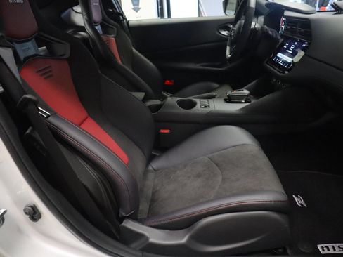 New 2025 Nissan Z NISMO w/ Floor Mat Package image 32
