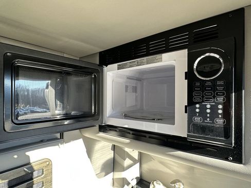 Used 2022 Mercedes-Benz Sprinter 3500 image 24