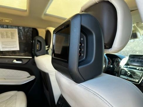 Used 2018 Mercedes-Benz GLS 550 4MATIC image 33