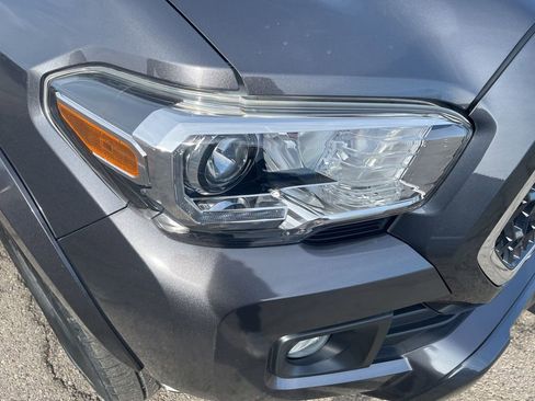 Used 2019 Toyota Tacoma TRD Sport image 26