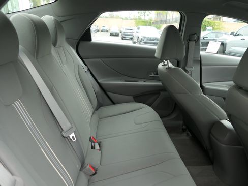 Used 2023 Hyundai Elantra SEL FWD image 22
