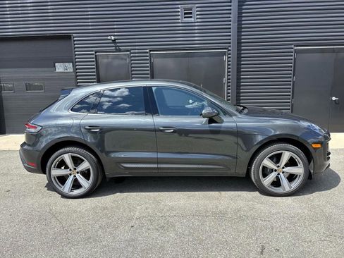 Certified 2025 Porsche Macan AWD/4WD image 11