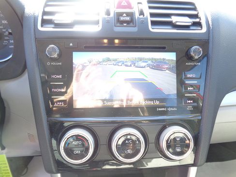 Used 2018 Subaru Forester 2.5i Premium w/ All-Weather Package image 16