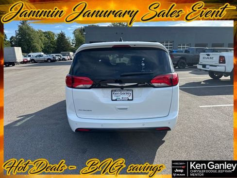 New 2026 Chrysler Voyager LX image 7