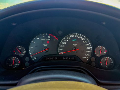 Used 2000 Chevrolet Corvette Convertible w/ Memory Pkg image 28