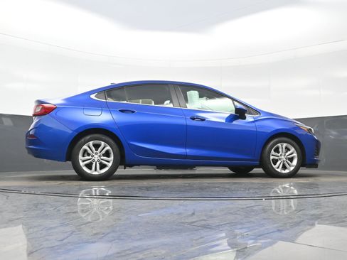 Used 2019 Chevrolet Cruze LT w/ Convenience Package image 32