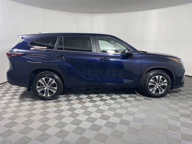 Used 2024 Toyota Highlander XLE AWD/4WD image 8