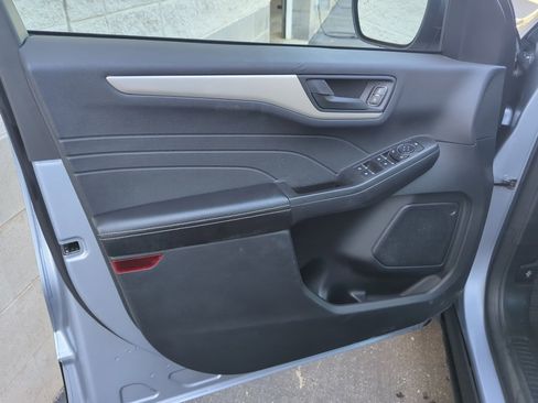 Used 2022 Ford Escape SE image 11