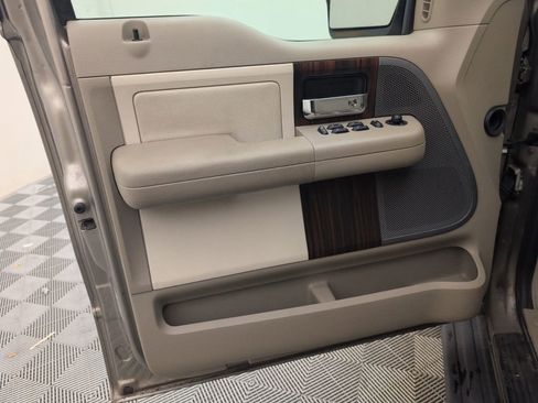 Used 2006 Lincoln Mark LT Base image 34