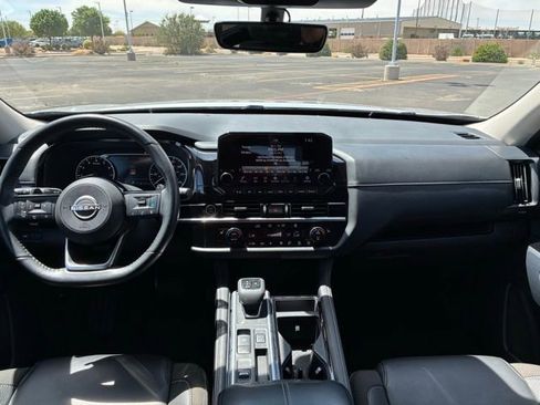 Certified 2023 Nissan Pathfinder SL w/ Black Appearance Package image 14