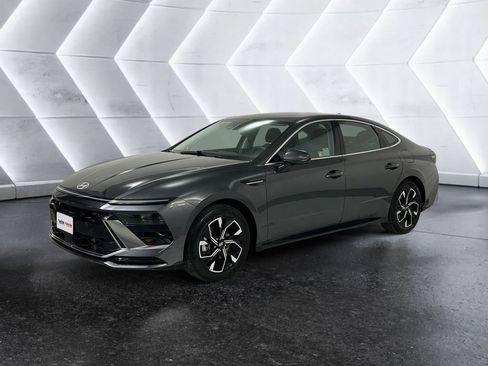 Used 2025 Hyundai Sonata SEL image 3