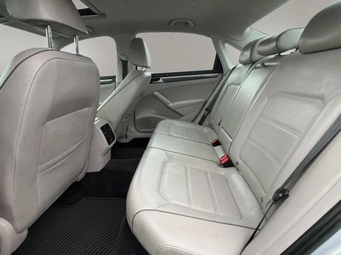 Used 2016 Volkswagen Passat 1.8T SE FWD image 10