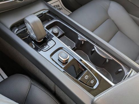 Used 2025 Volvo XC60 B5 Plus image 6