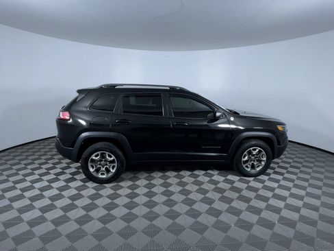 Used 2019 Jeep Cherokee Trailhawk w/ Cold Weather Group AWD/4WD image 9