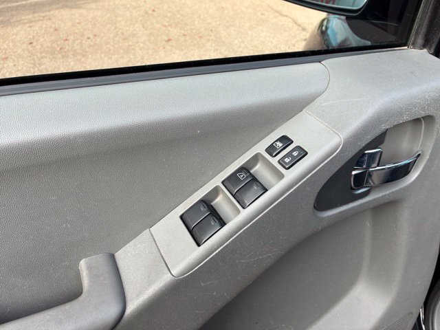 Used 2021 Nissan Frontier SV w/ Midnight Edition Floor Mats AWD/4WD image 16