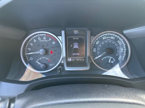 Used 2016 Toyota Tacoma SR5 AWD/4WD image 16
