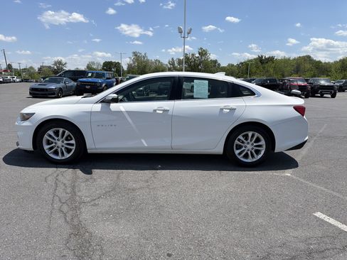 Used 2017 Chevrolet Malibu LT w/ Leather Package FWD image 7