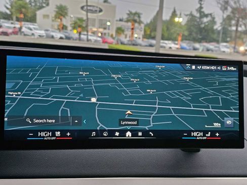 Used 2025 BMW iX xDrive50 image 28