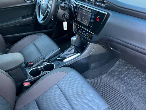 Used 2018 Toyota Corolla LE FWD image 19
