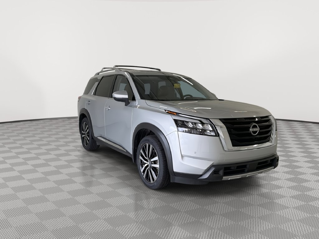 Certified 2025 Nissan Pathfinder Platinum w/ Cargo Package FWD image 3