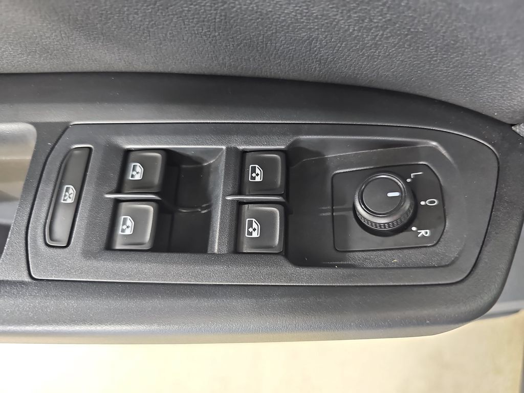Used 2020 Volkswagen Atlas Cross Sport SE w/ Panoramic Sunroof Package FWD image 34
