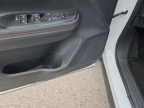 New 2026 Nissan Kicks SR w/ SR Premium Package FWD image 31