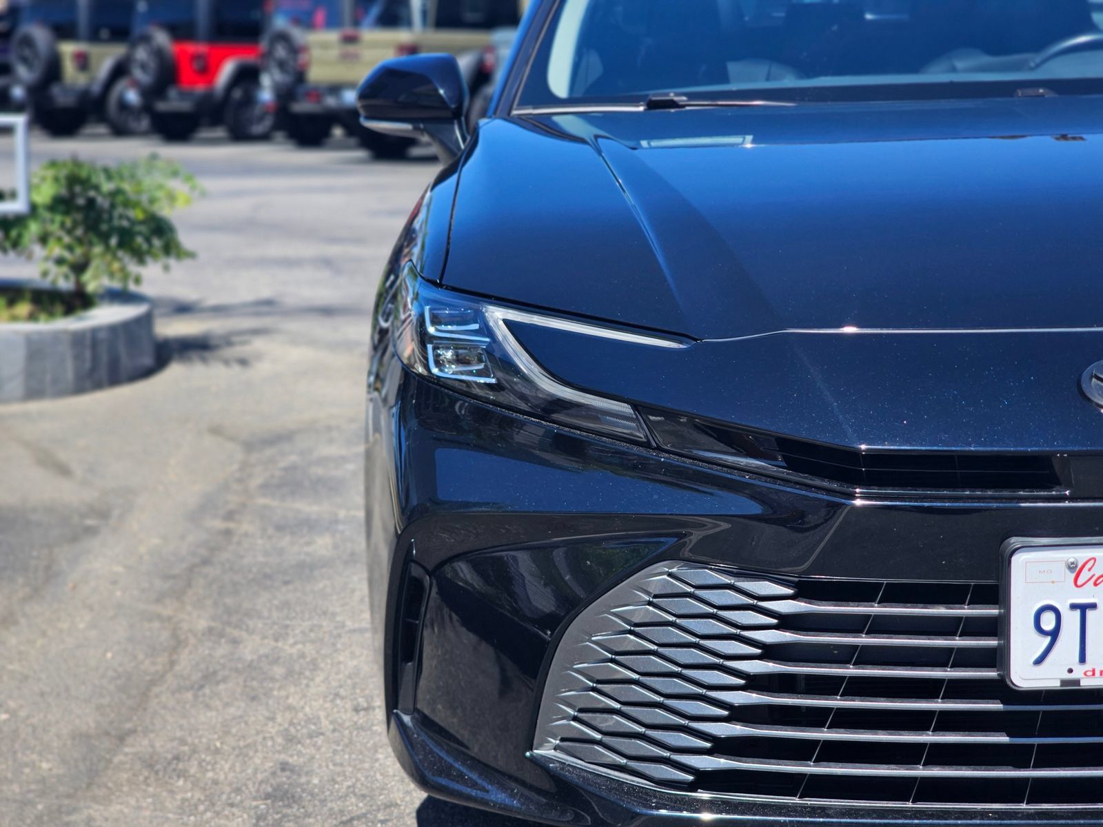 Used 2025 Toyota Camry XLE FWD image 2