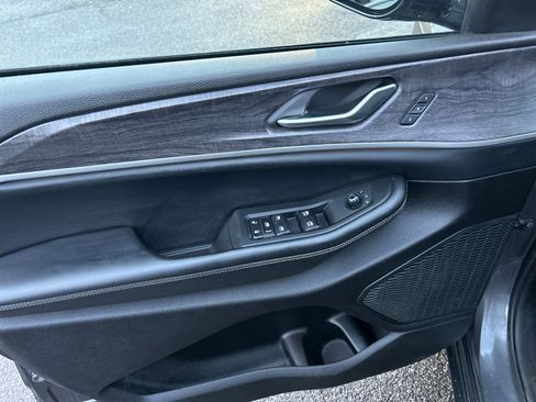 Used 2023 Jeep Grand Cherokee L Limited w/ Trailer Tow Group (B) image 12