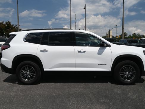 Used 2025 GMC Acadia Elevation FWD image 11