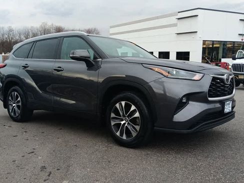 Used 2022 Toyota Highlander XLE image 8