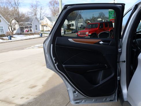 Used 2019 Lincoln MKC Select w/ Select Plus Package image 17