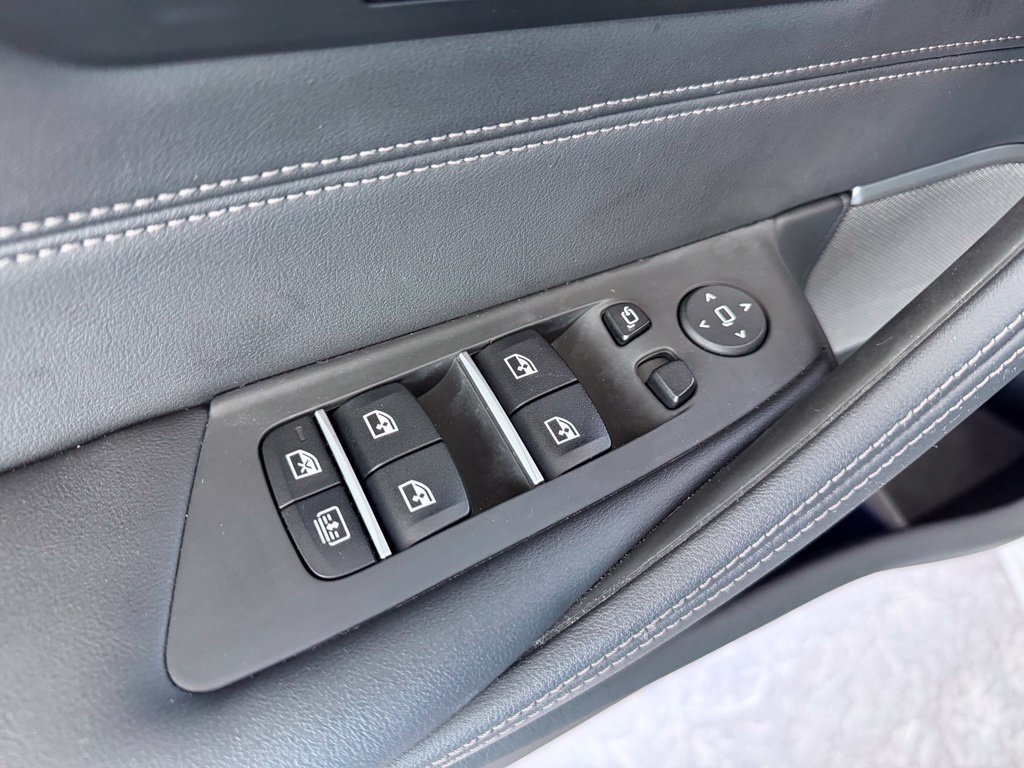 Used 2022 BMW M550i xDrive AWD/4WD image 8