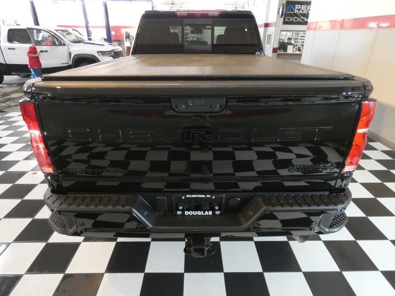 Used 2025 Chevrolet Silverado 2500 High Country w/ Midnight Edition AWD/4WD image 5