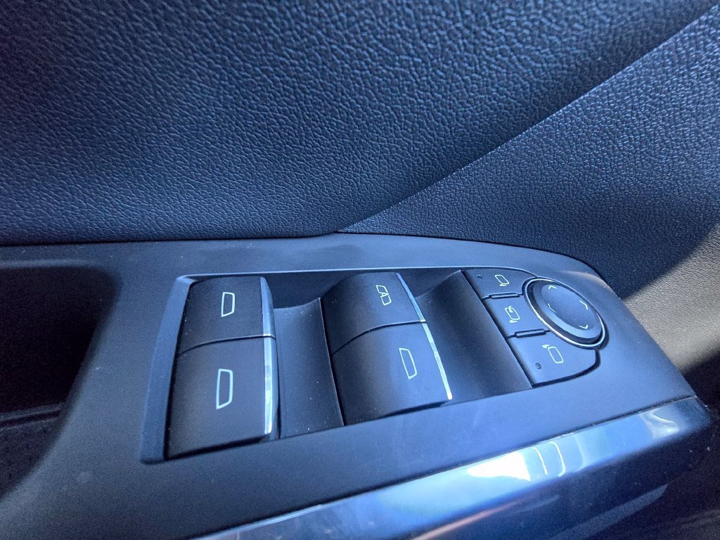 Used 2024 Chevrolet Traverse RS FWD image 23