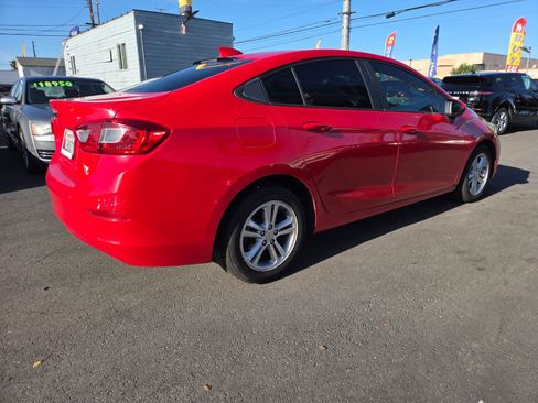 Used 2018 Chevrolet Cruze LT FWD image 3