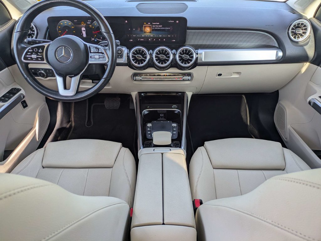 Used 2022 Mercedes-Benz GLB 250 image 2