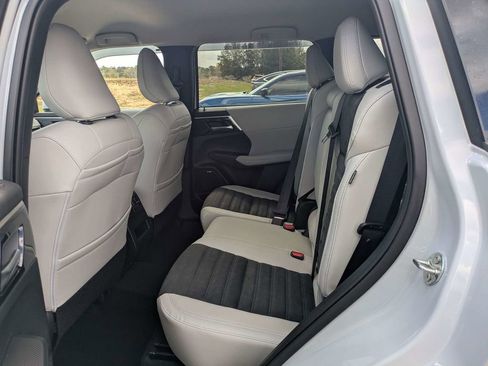 New 2026 Mitsubishi Outlander SE FWD image 12