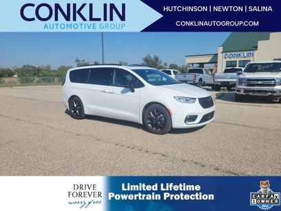 Used 2025 Chrysler Pacifica Limited
