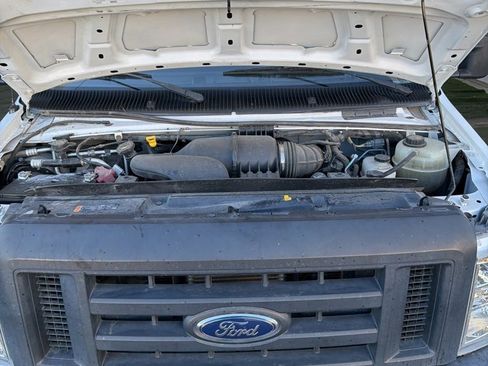 Used 2019 Ford E-350 and Econoline 350 Super Duty image 32