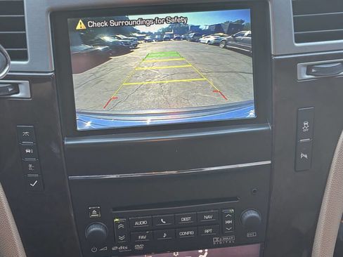 Used 2012 Cadillac Escalade Premium image 26